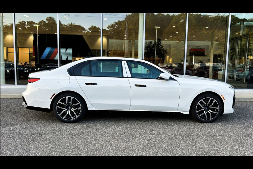 "대담한 변화의 시작!" 2024년형 BMW 7시리즈 출시에 소비자들 기대 만발 4 BMW 7시리즈