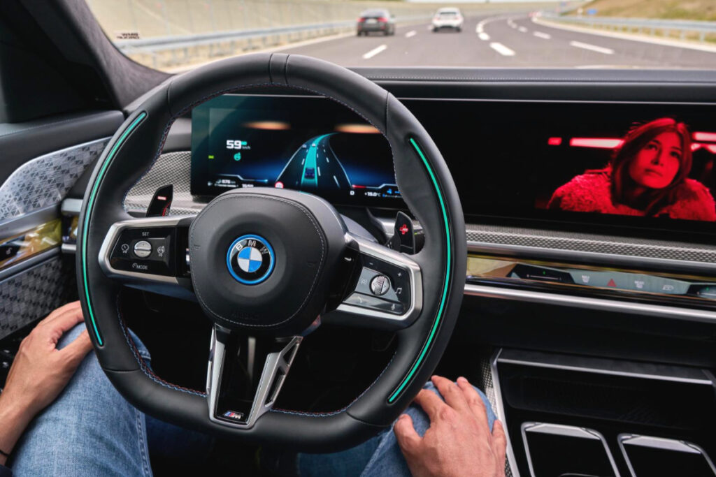 "이렇게라도 이기고 싶어요..." BMW, 벤츠 잡기 위해 7시리즈에 이런 것까지...? 3 BMW