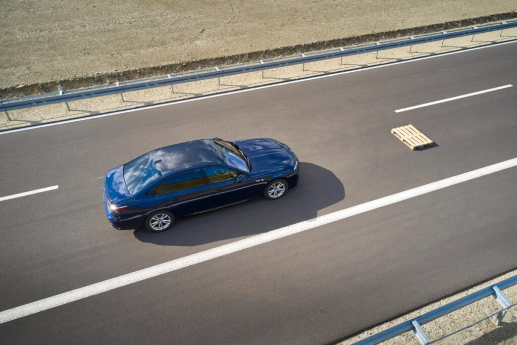 "이렇게라도 이기고 싶어요..." BMW, 벤츠 잡기 위해 7시리즈에 이런 것까지...? 5 BMW