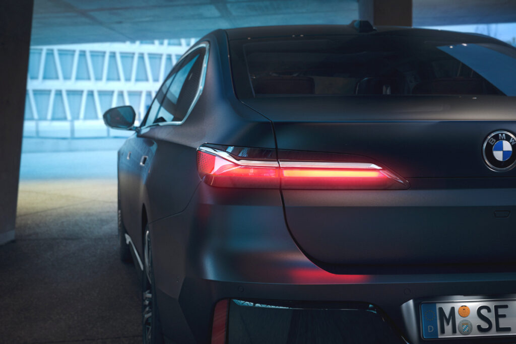 "이렇게라도 이기고 싶어요..." BMW, 벤츠 잡기 위해 7시리즈에 이런 것까지...? 6 BMW