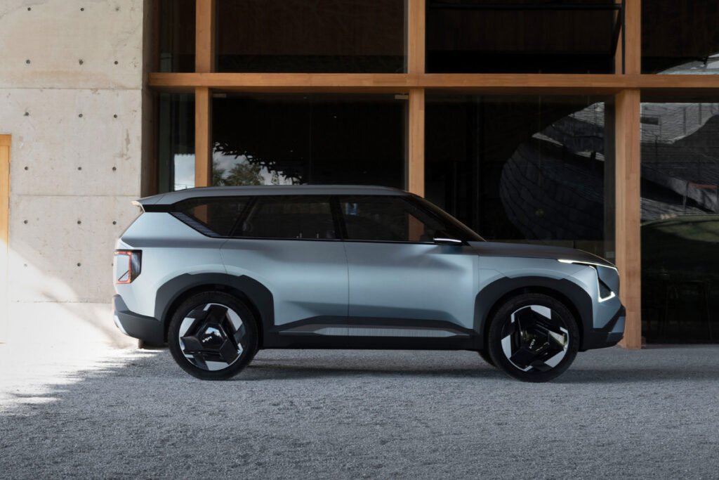 "이거 사고 싶게 만드네…" 성능까지 완벽한 기아의 2천만 원대 전기 SUV 1 기아