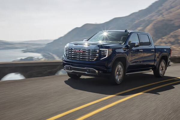 "진짜 정통의 출현..." 9천만 원대로 출시한 신형 픽업트럭에 아빠들은 지갑 '활짝' 3 2024년형 GMC 시에라 (출처-한국GM)