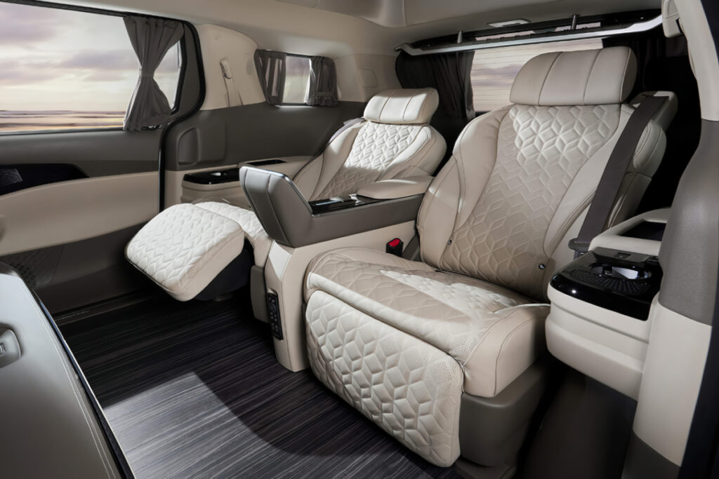 카니발 하이브리드 하이리무진 (4)