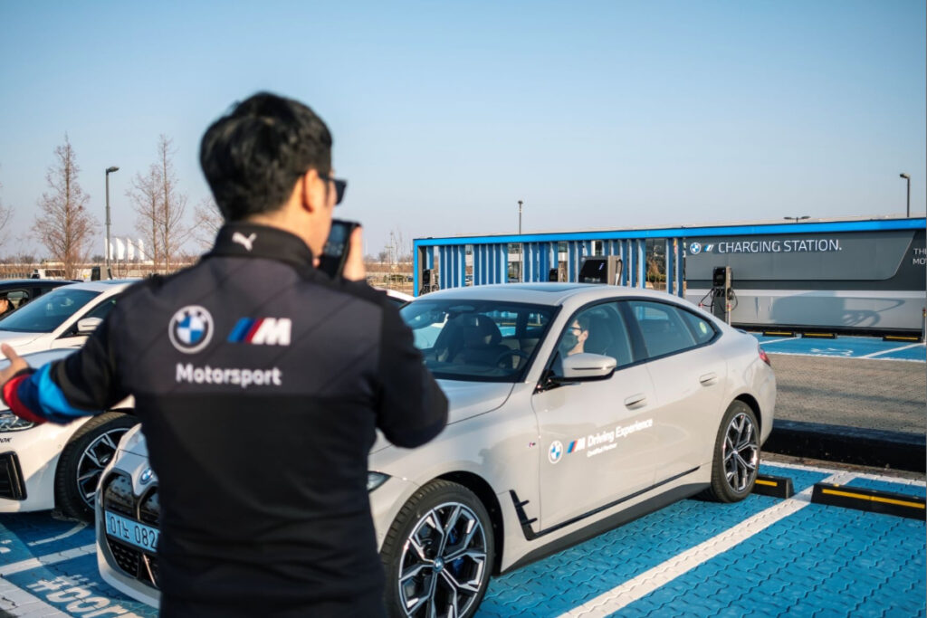 "이 차가 왜 여기에…?" BMW 코리아가 고성능 전기 세단을 활용하는 방법 3 BMW 코리아 (3)