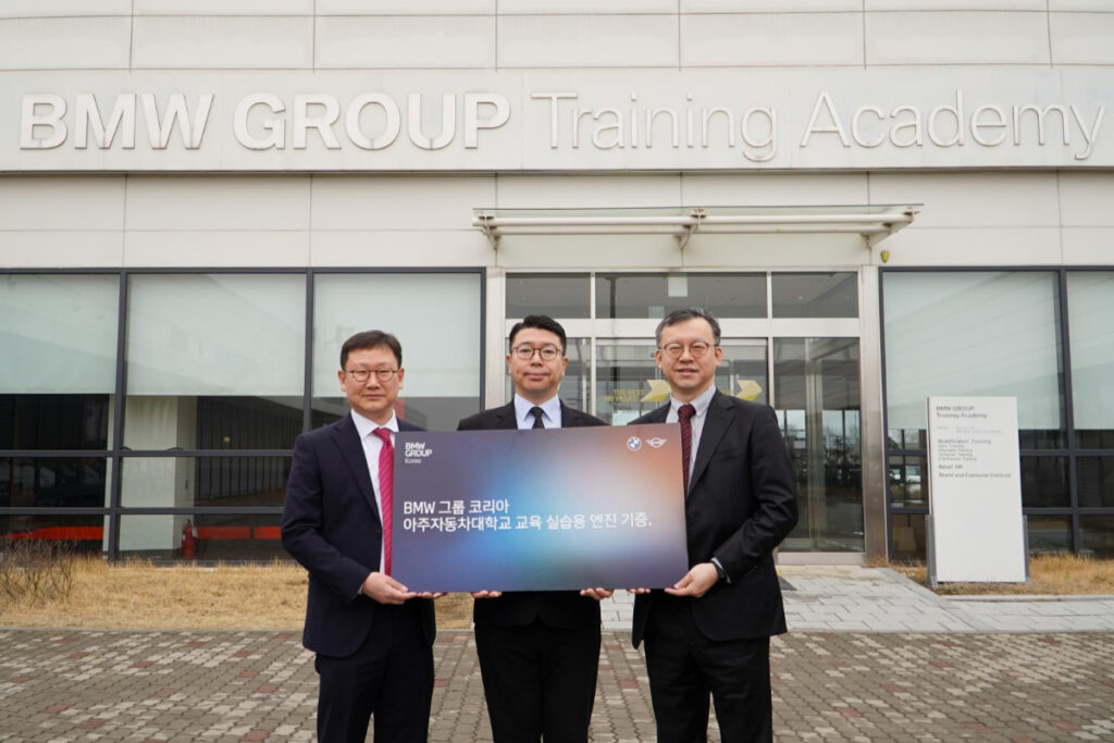 "무려 4대…" 뛰어난 성능 자랑하는 BMW 엔진, 이게 왜 여기에? 2 BMW 엔진 (2)