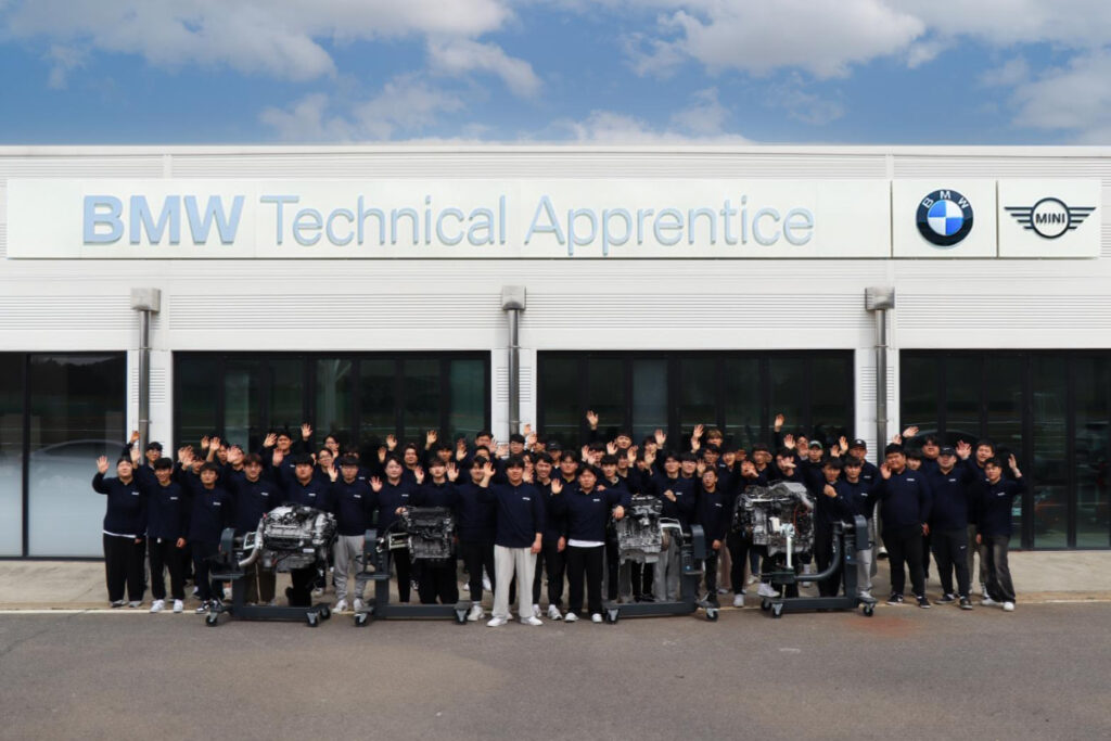 "무려 4대…" 뛰어난 성능 자랑하는 BMW 엔진, 이게 왜 여기에? 3 BMW 엔진 (3)