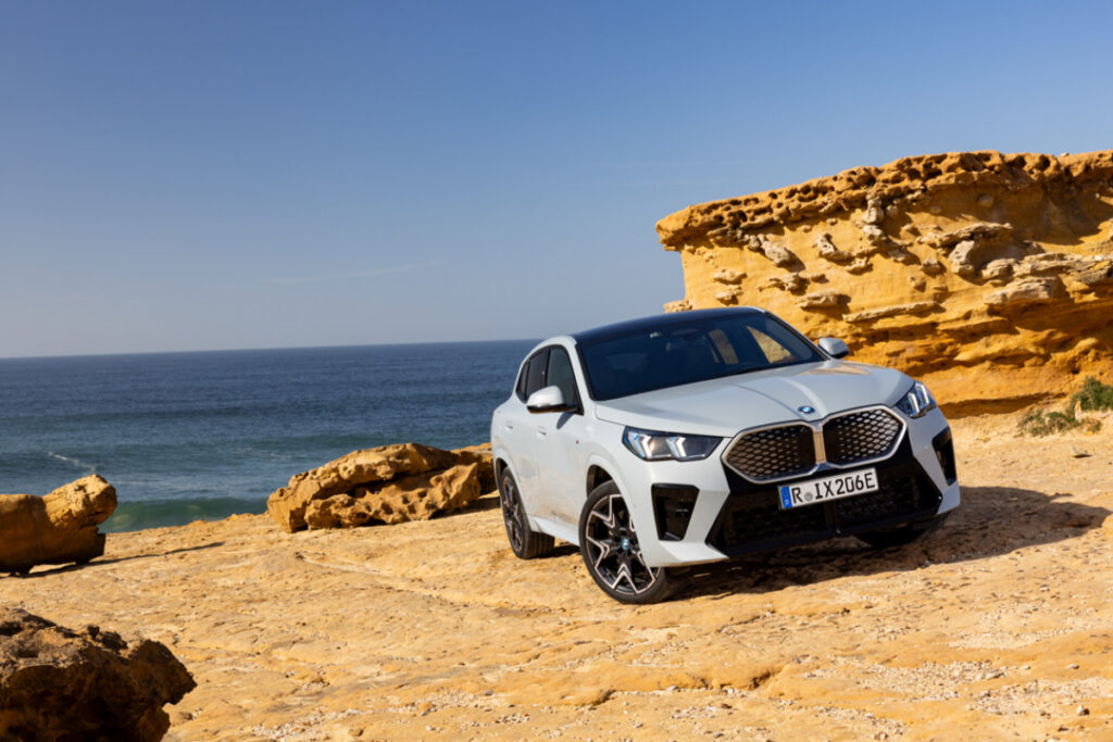 "성능은 물론 디자인까지?" 하반기 출시 예고한 BMW 전기 SUV, 주행 거리가 무려.. 2 BMW (2)