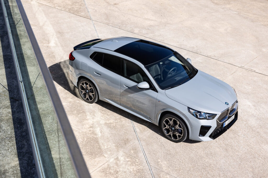 "성능은 물론 디자인까지?" 하반기 출시 예고한 BMW 전기 SUV, 주행 거리가 무려.. 4 BMW (4)
