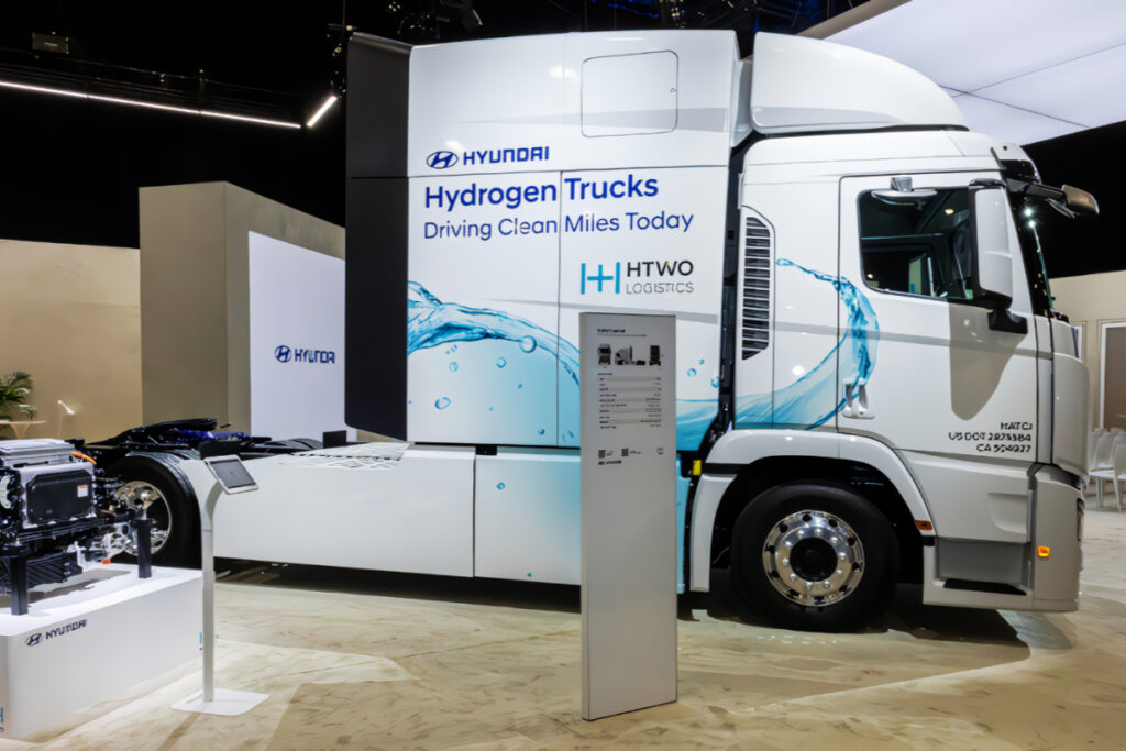 "뭐 하나 빠지는 게 없네?!" 첨단 주행 신기술 대거 적용한 신형 수소전기트럭, 어디까지 좋아지려고… 4 수소전기트럭 (4)