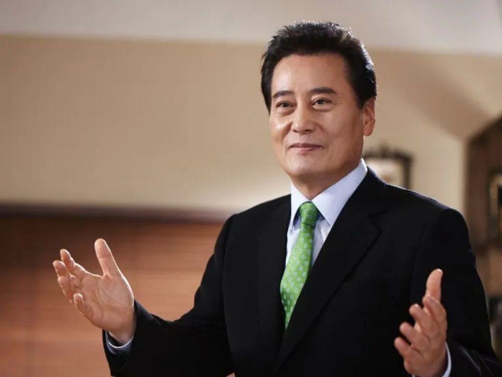 "피 섞인 친형제도 하기 힘든데" .. 억대 부채를 가진 트로트 가수에게 '10억'을 선뜻 건넨 배우 2 10억