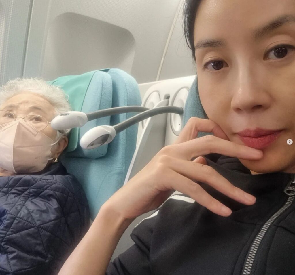 "이런 효녀 어디에도 없어" .. 결혼 포기하고 홀어머니 모시며 조카 키우는 여배우 3 홀어머니