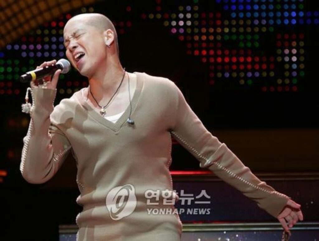 '환승 연애 NO' .. 9년 연애 후 다른 남자와 바로 결혼한 전 애인을 감싸준 가수의 정체 3 9년 연애