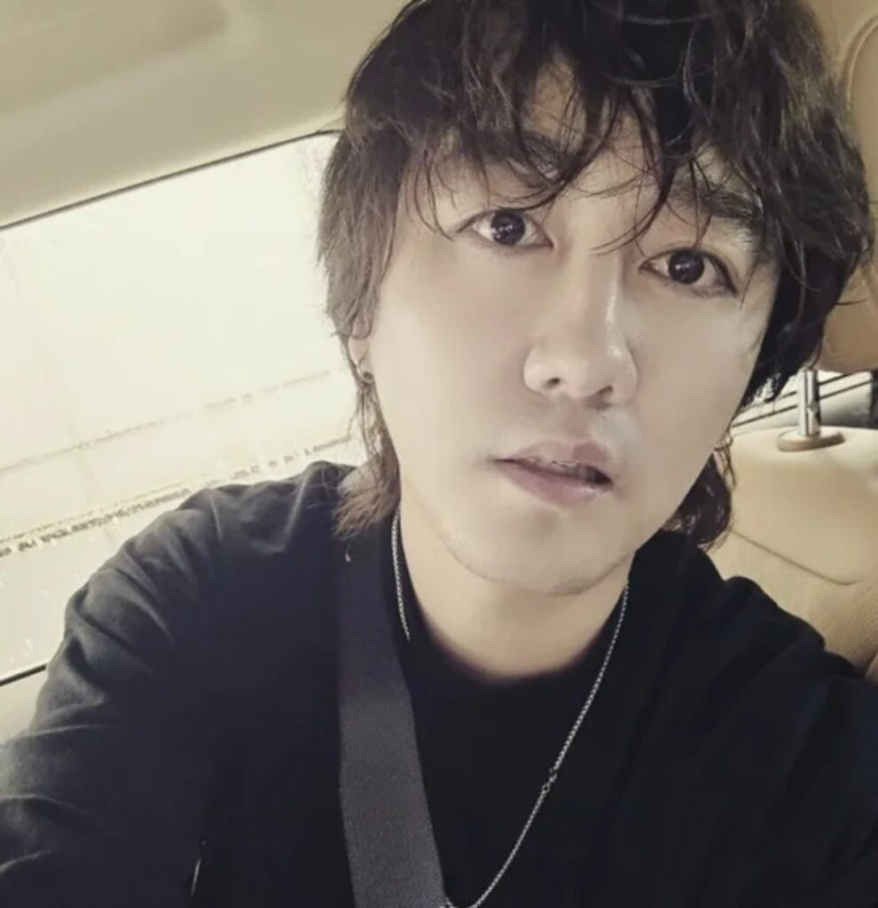 '못 받은 돈만 100억' .. 수많은 히트곡에도 소속사의 횡포에 속만 끓일 수밖에 없었던 가수들 2 소속사