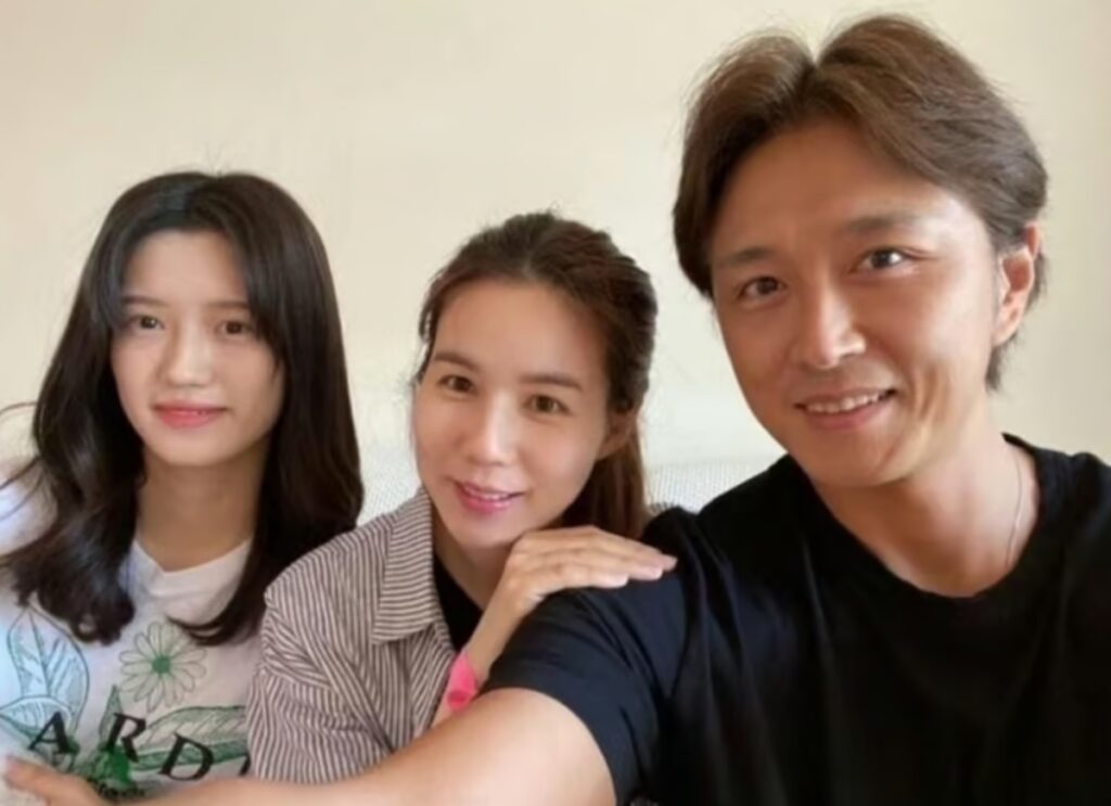 "신혼여행을 보육원으로.." 20살의 성인을 입양해 친딸처럼 키우는 스타 부부 3 입양