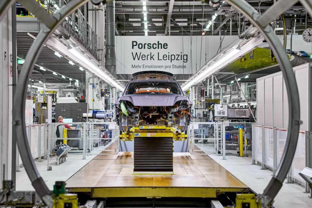 "BMW, 벤츠 초비상!" 본격 생산에 돌입한 포르쉐 순수 전기차, 국내 출시는? 2 포르쉐 (2)