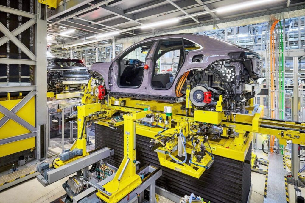 "BMW, 벤츠 초비상!" 본격 생산에 돌입한 포르쉐 순수 전기차, 국내 출시는? 3 포르쉐 (3)