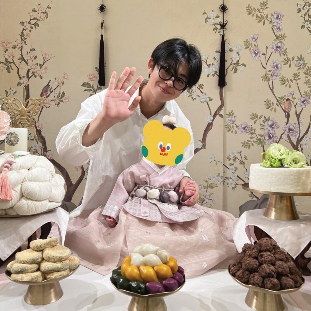 "엄마 두 분 다 내 가족" ... 새엄마 딸의 등록금까지 책임진다는 든든한 연예인 5 엄마