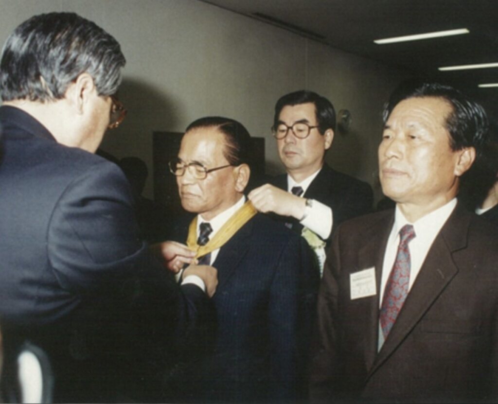 하루에 융통할 수 있는 돈이 무려 '60억'... 사채 시장의 '큰 손' 이었던 그 시절 주인공 (+지금은 과연?) 4 사채