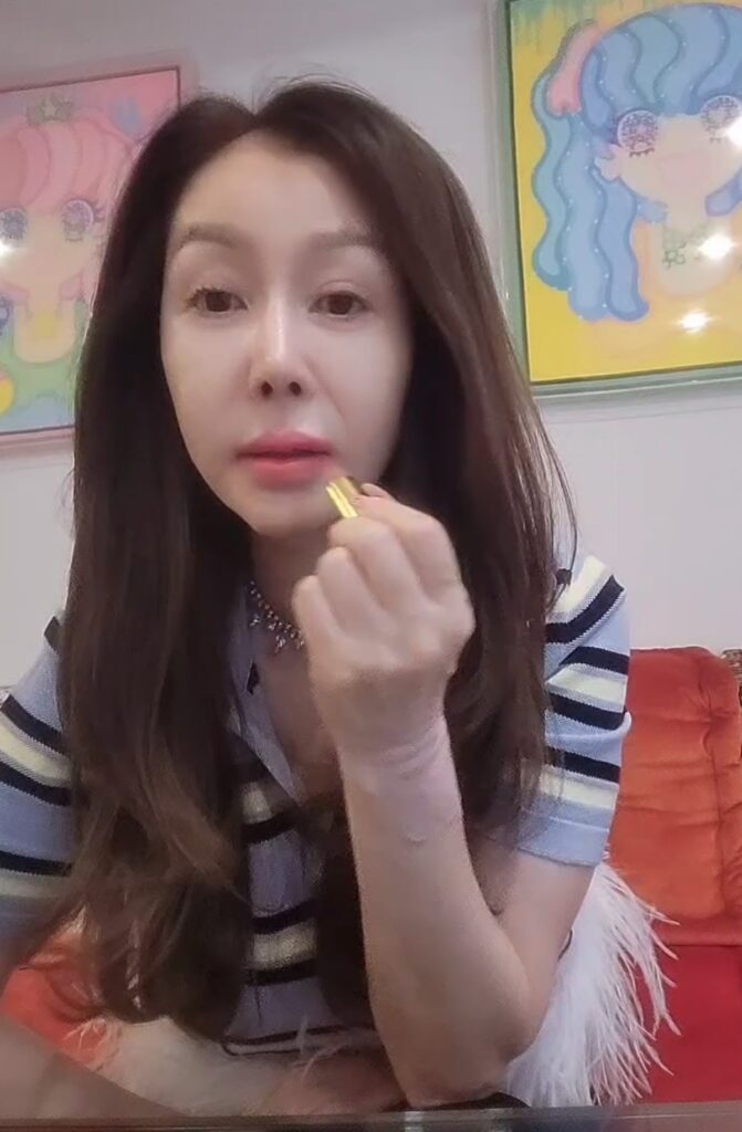 "연기는 취미?" ... 재벌 집 사모님 역할 하더니 실제로 금수저였던 여배우 박준금 4 금수저
