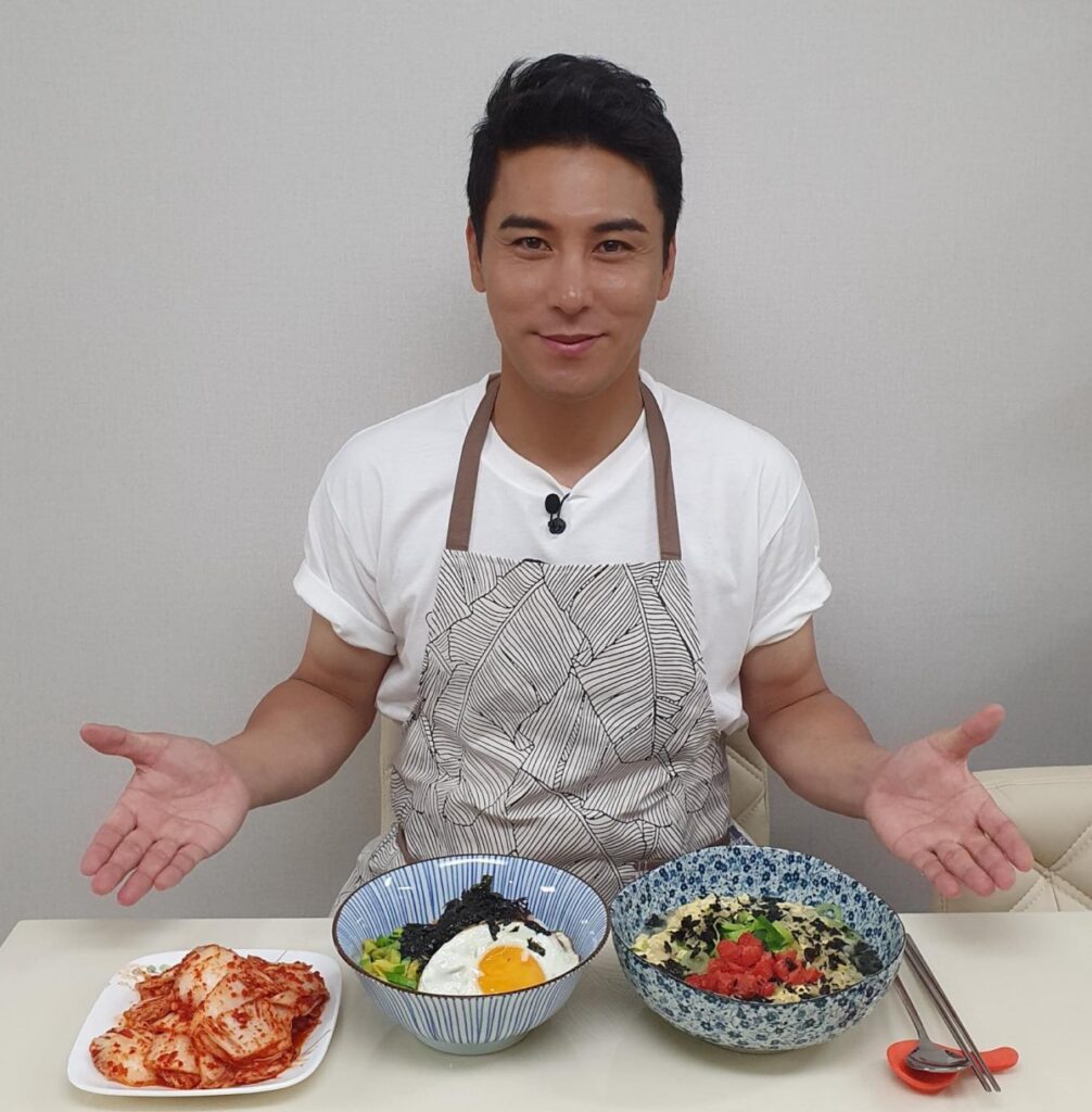 "너무 잘생긴 것도 죄인가요?" ... 얼굴이 인기 많아서 항의까지 받았던 트로트 가수 3 항의