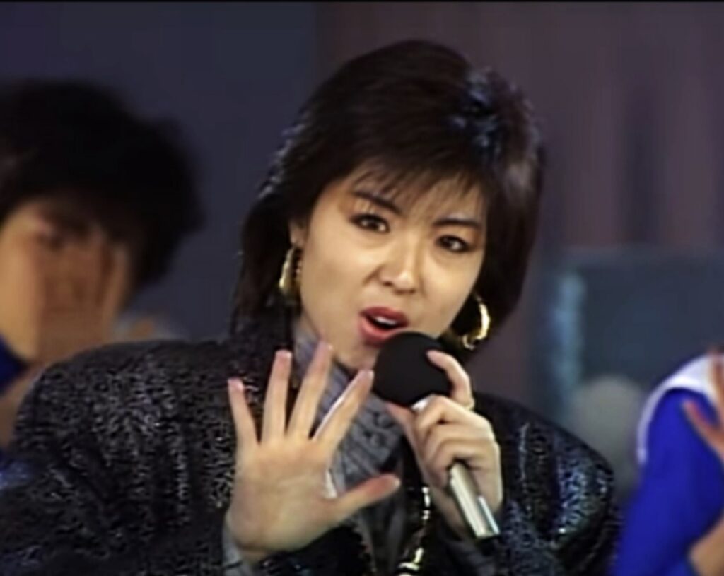 "술 먹고 무대 올라간 적도" ... 미모와 실력 모든 걸 갖췄지만 6년 만에 은퇴한 여가수의 안타까운 사연 4 미모