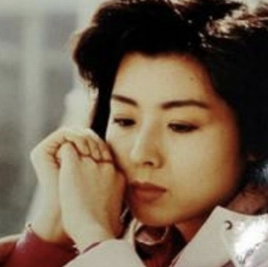 "술 먹고 무대 올라간 적도" ... 미모와 실력 모든 걸 갖췄지만 6년 만에 은퇴한 여가수의 안타까운 사연 5 미모