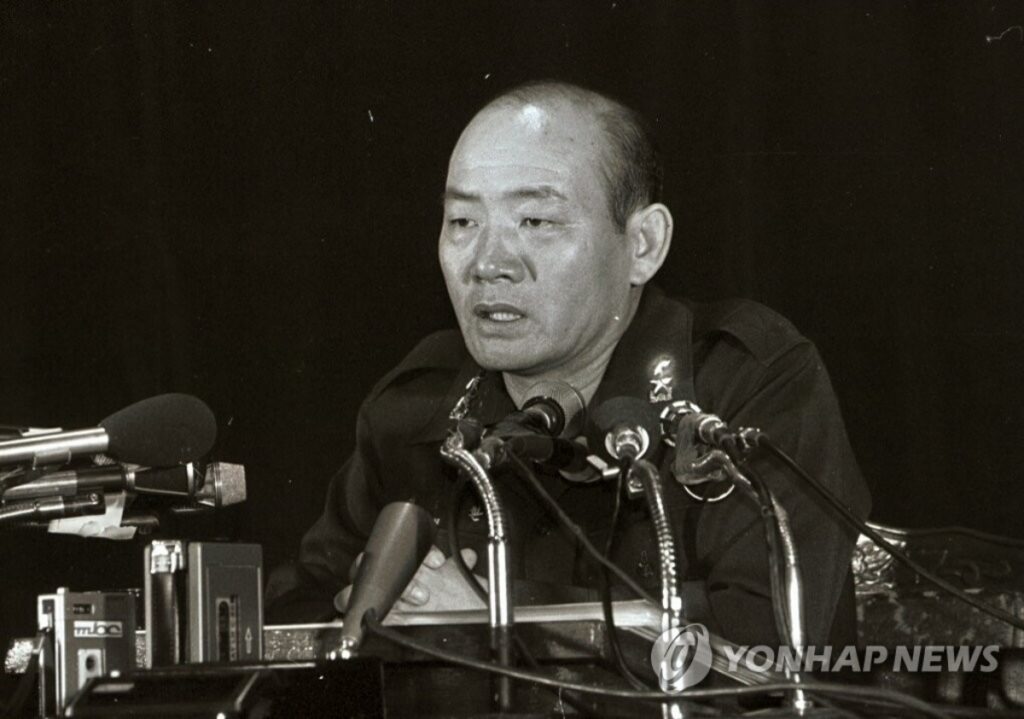 "나이키, 아디다스 이길 수 있었는데" ... 전두환 前 대통령의 한마디에 사라진 대기업 3 전두환