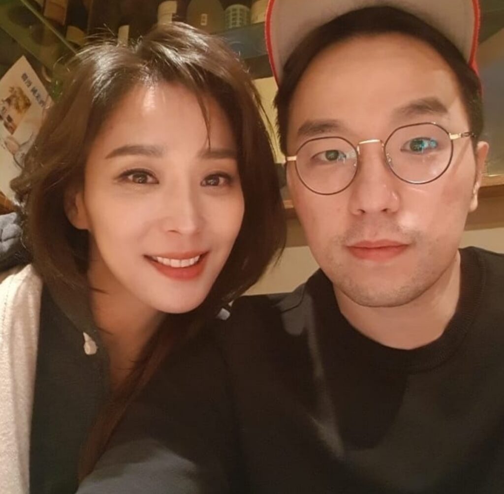 "친자식이라도 이렇게는 못해" ... 밤낮없이 시아버지 병간호하며 마지막을 함께한 여배우 한고은 4 한고은
