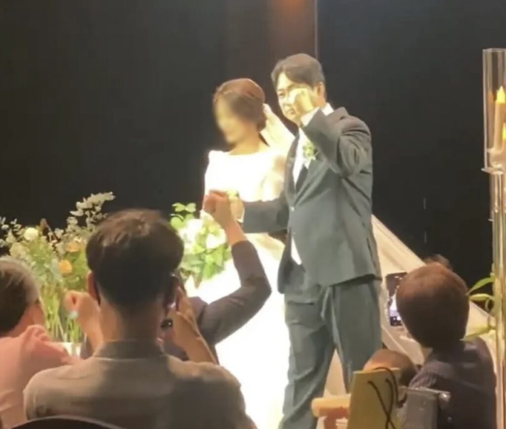 "진짜 잘 나갔지" .. 장동건보다 인기 많더니 50대에 '15살 연하' 미녀와 결혼한 청춘스타 4 청춘스타