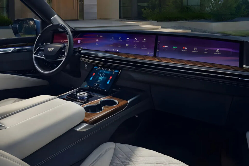 "화면이 이렇게 커요?" 아빠들 환장하는 캐딜락 대형 SUV, 역대급 변화에 시선 '집중' 3 캐딜락 (3)