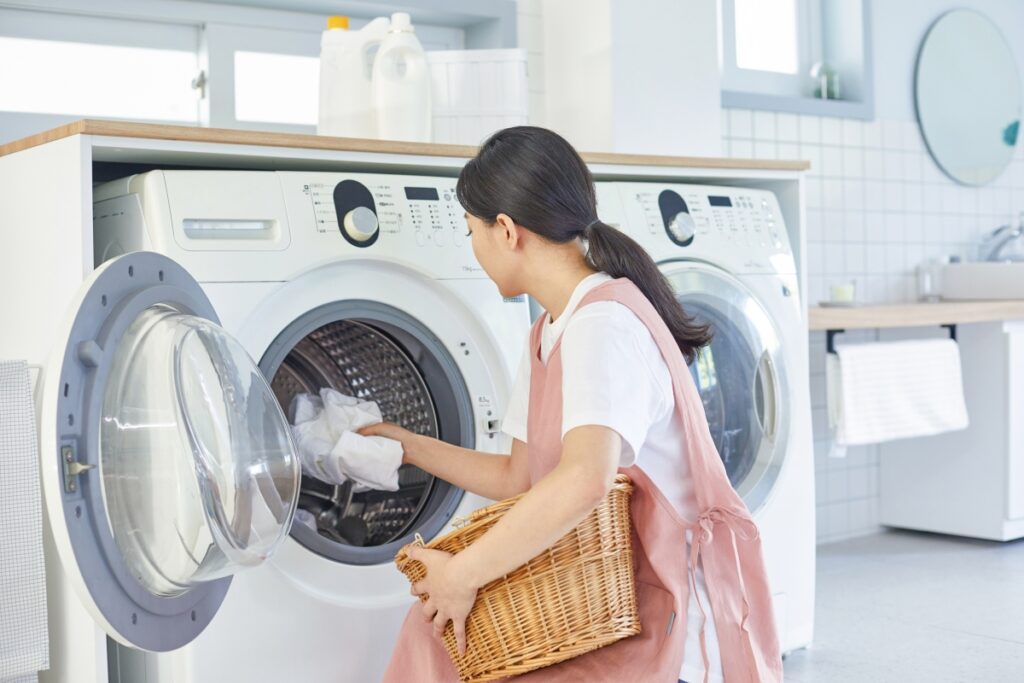 "월급 238만원?, 필리핀 가사관리사" .. 여유 있어야 쓰는 거지, 시민들의 '반응' 4 월급