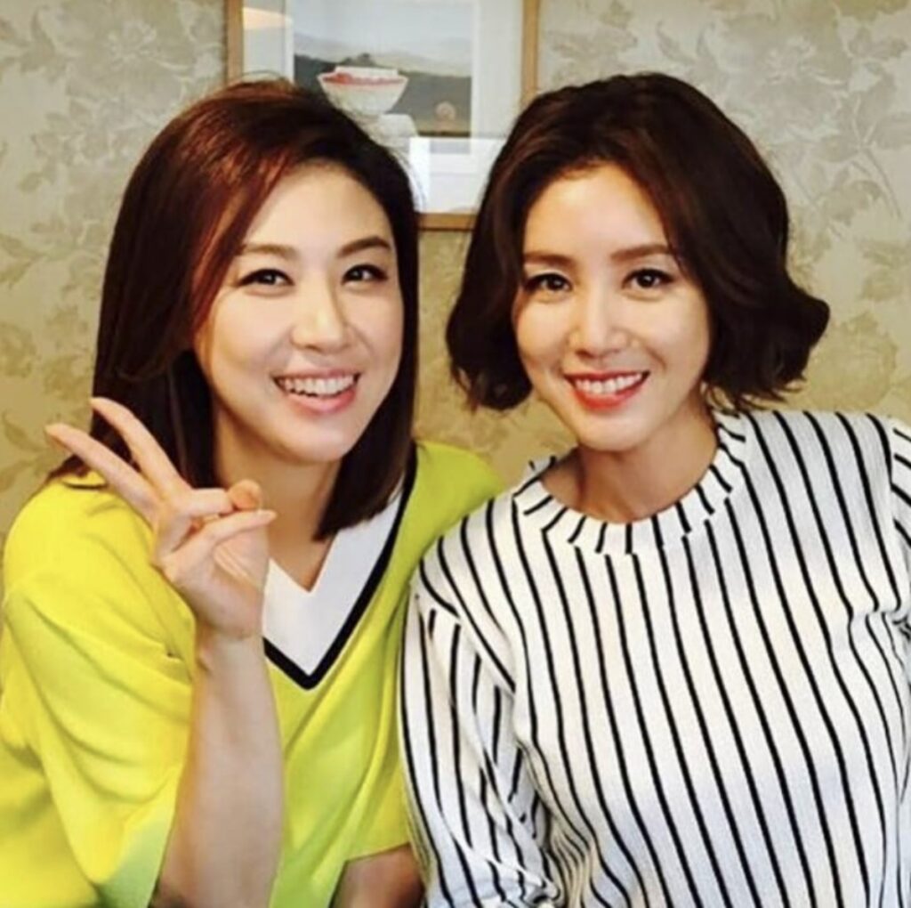 "부모님은 밥 안 먹어도 배부르겠네" ... 둘 다 엄청난 자산가와 결혼한 연예인 자매 2 자매