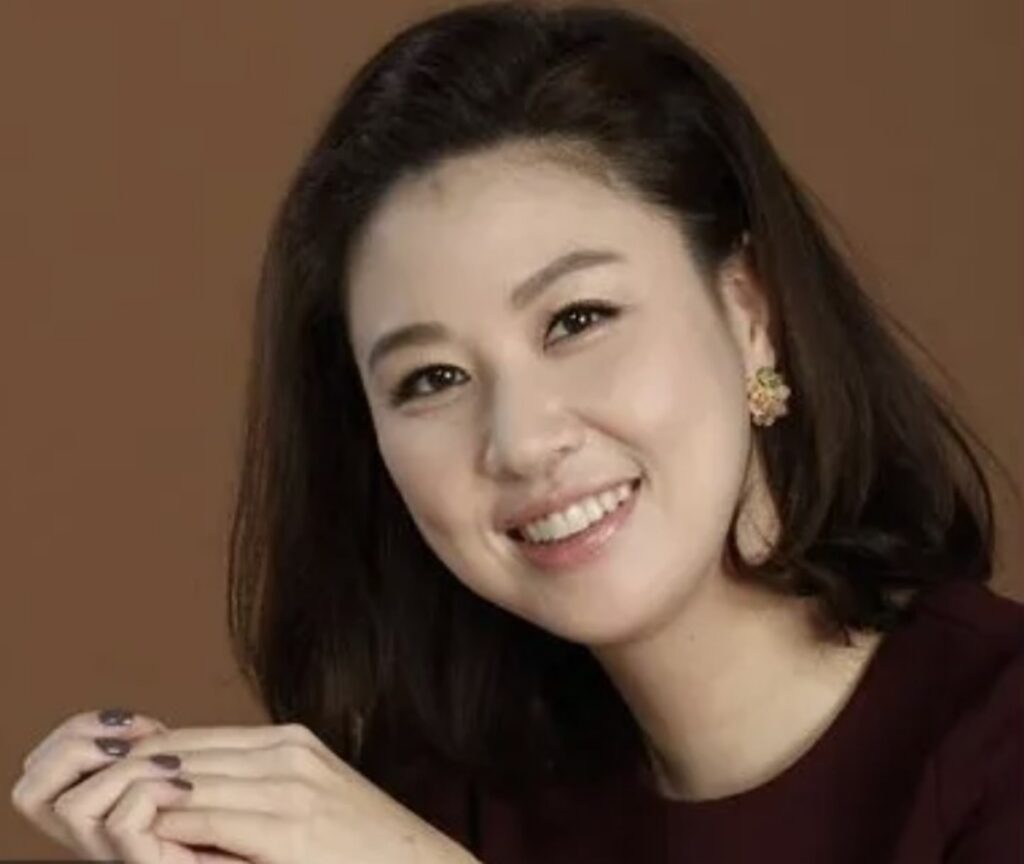 "부모님은 밥 안 먹어도 배부르겠네" ... 둘 다 엄청난 자산가와 결혼한 연예인 자매 5 자매