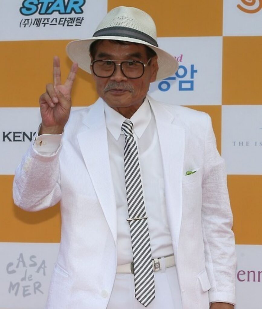 "10년째 모텔에서 산다" .. 과거 많은 인기를 누렸던 남배우의 근황 4 모텔