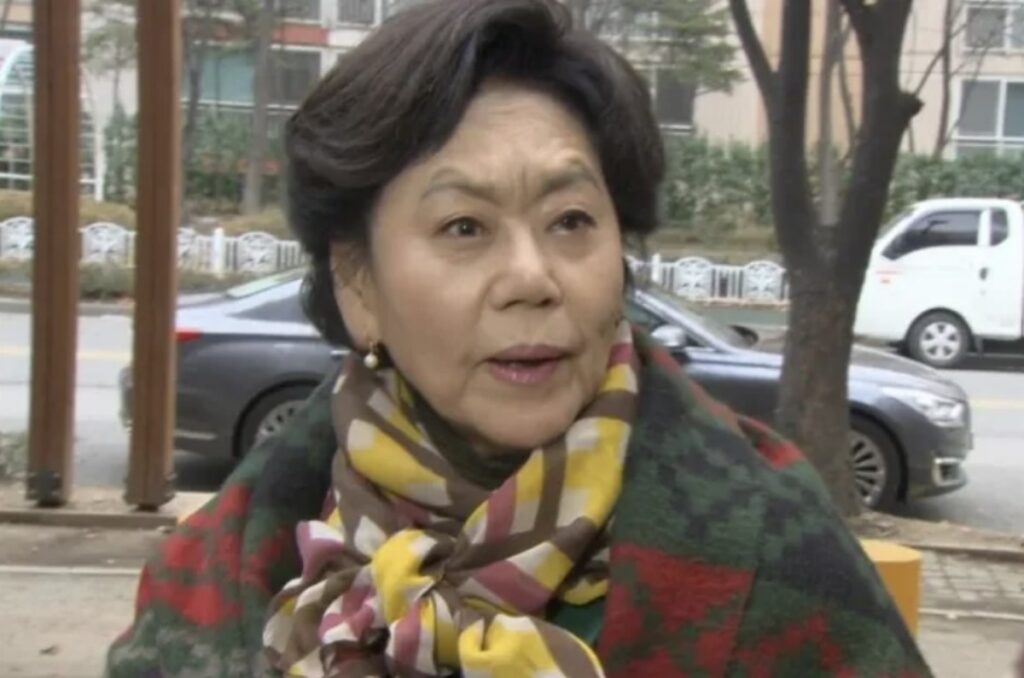 "심지어 아들까지?" ... 남편이 자신 때문에 11년 동안 앓아 누웠다는 여배우 5 여배우