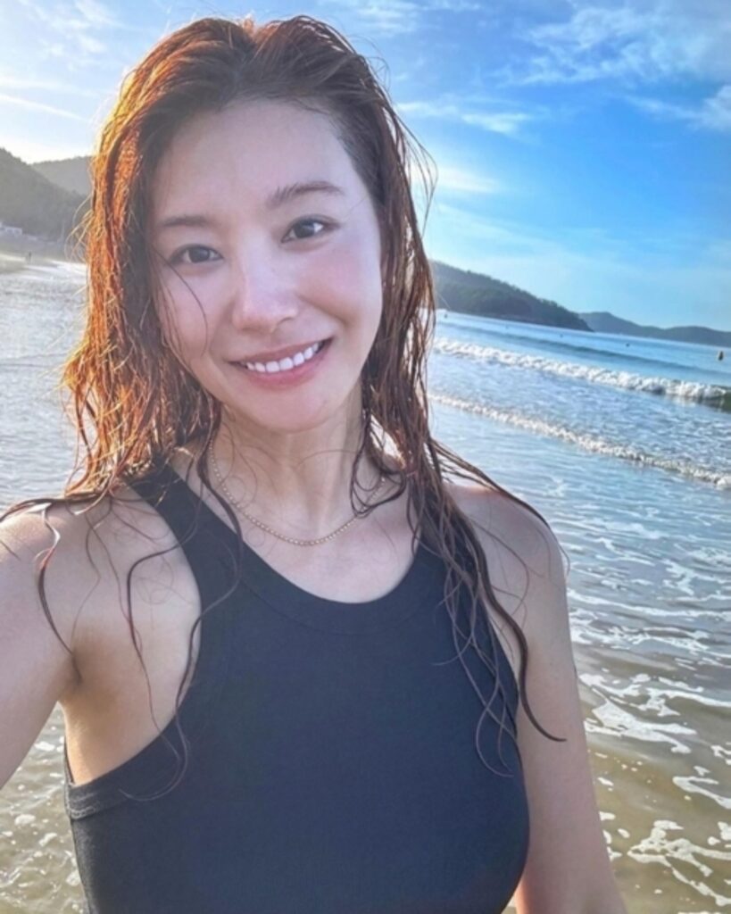 "태어날 때부터 예뻤어요" ... 성형 의혹에 당당하게 과거 사진 공개한 미녀 배우 4 배우