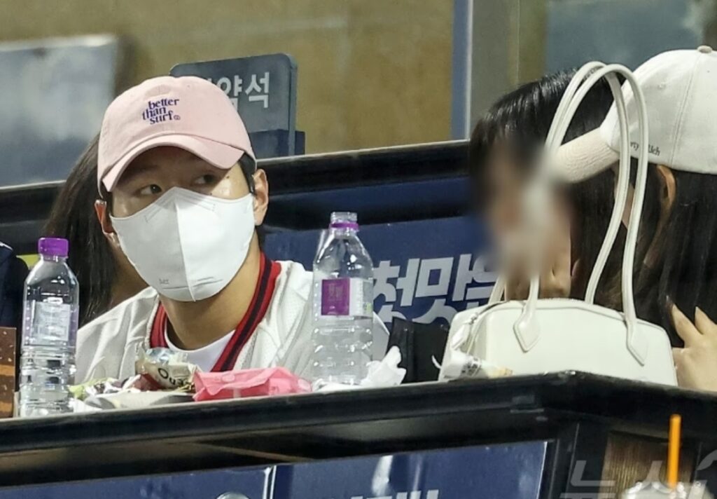 "결국 사귀나" .. 이강인, 2살 연상 여자친구의 '정체' 3 이강인