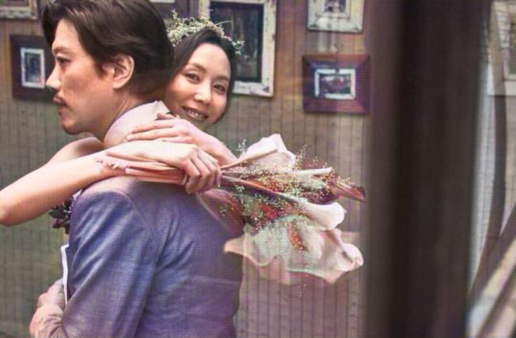 "우리가 헤어졌다고?" ... 결별설 돌자 혼인신고한 스타 부부♥ 2 결별설