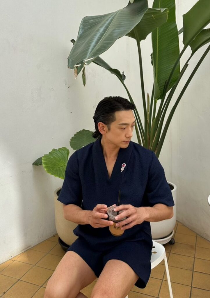 "나는 잘 몰라요" ... 비를 '1,000억 건물로 만들어 준 사람의 정체 2 비