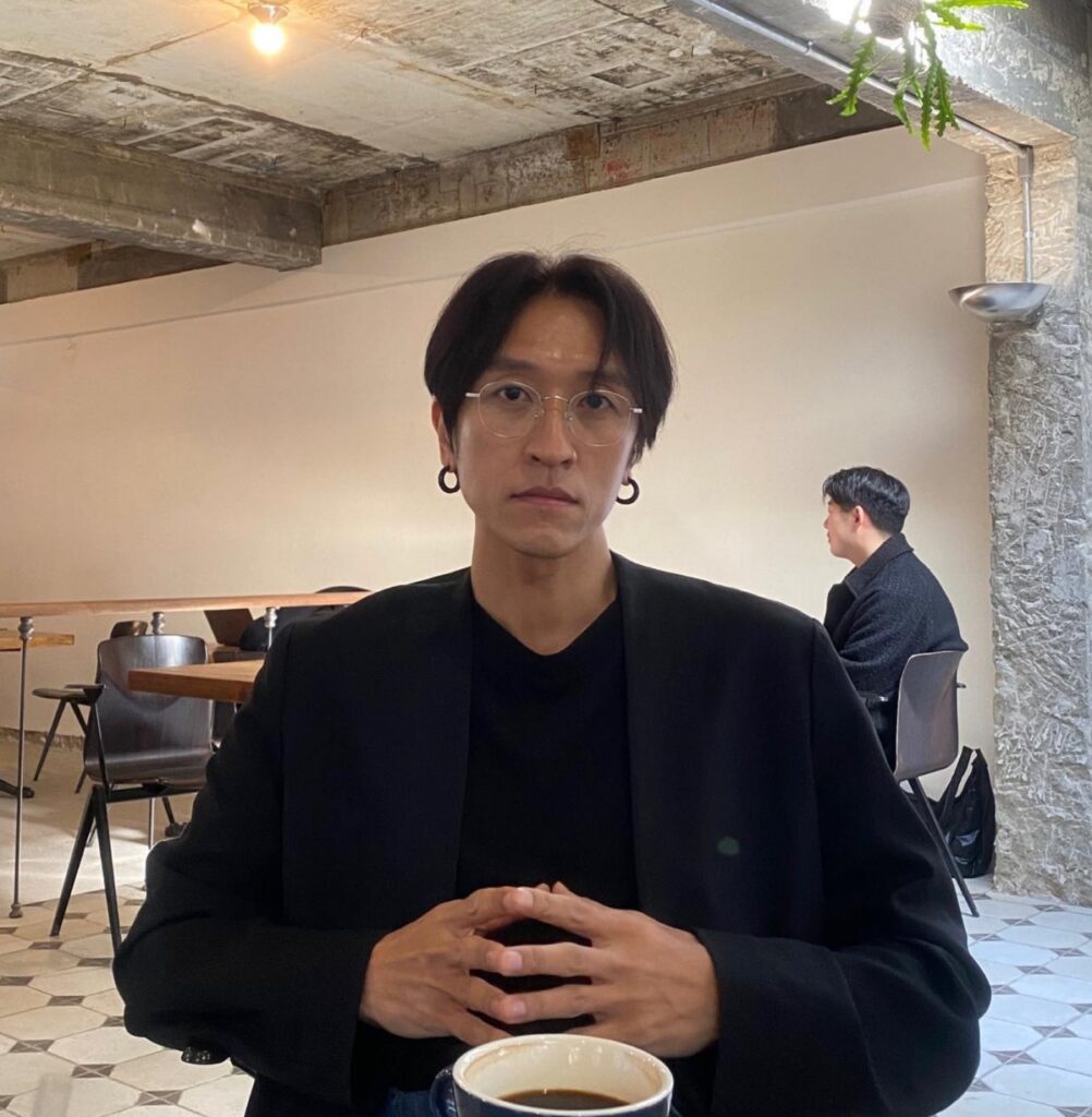 "바람피워 헤어졌는데" ... 전 여자친구가 결혼식에 초대했던 가수 2 빽가