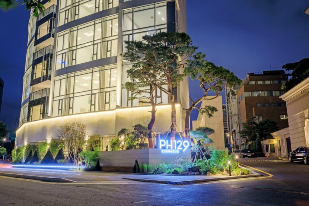 "100억은 기본" ... 한국에서 제일 비싼 집 TOP3에 사는 연예인들, 누구? 4 100억