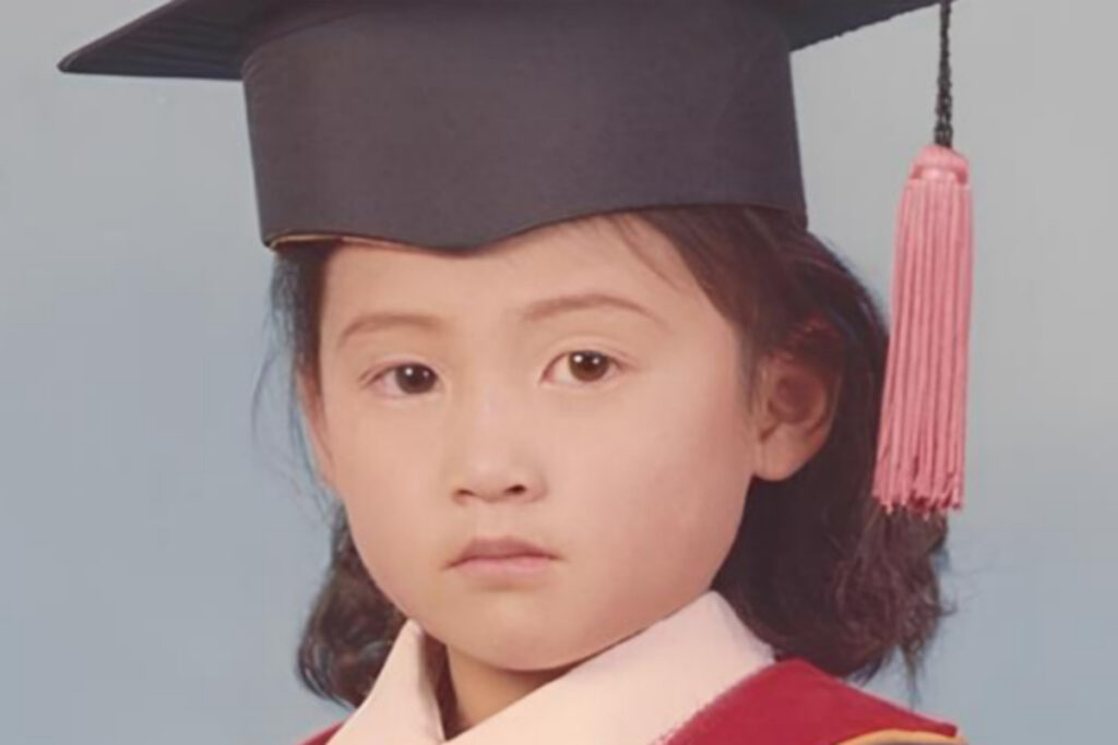 "눈빛 봐봐" .. 손님들 애간장 녹였던 아르바이트생 출신 여배우 1 아르바이트