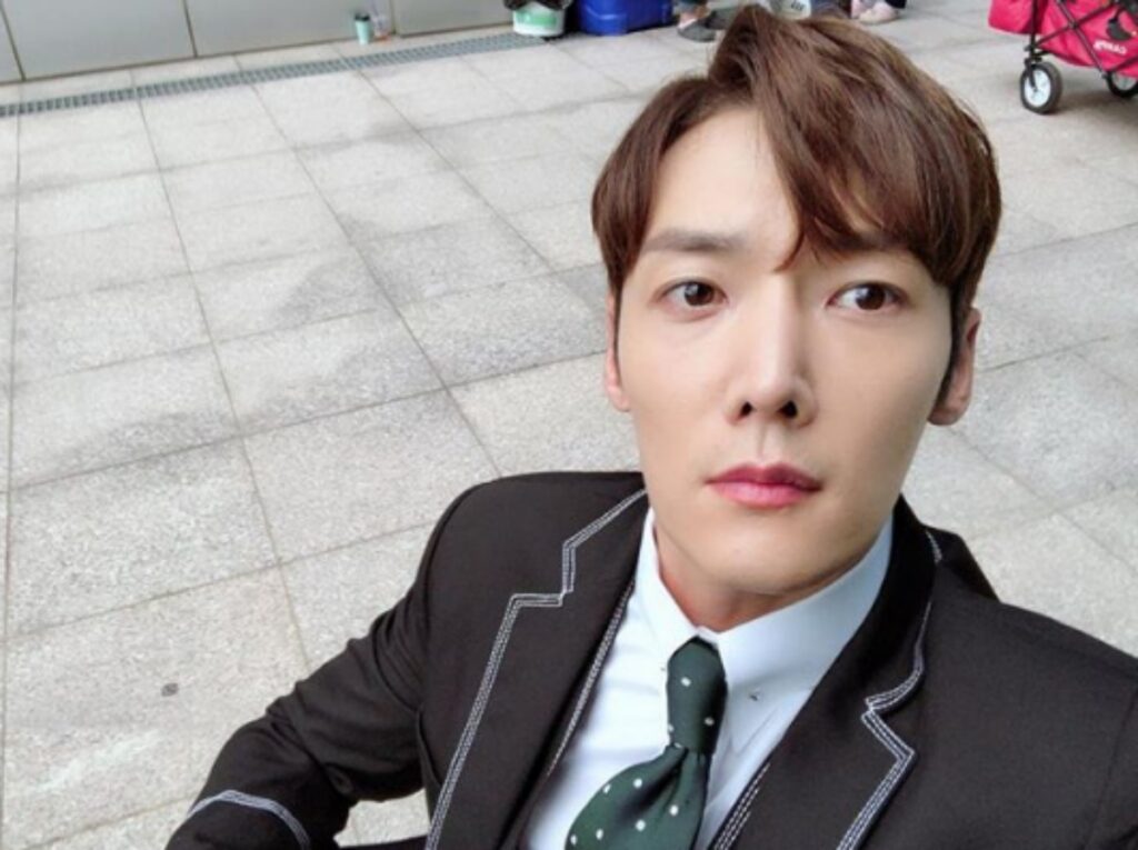 '미우새' 최진혁, 40살 그가 결혼 못하는 이유가 있었다 2 최진혁