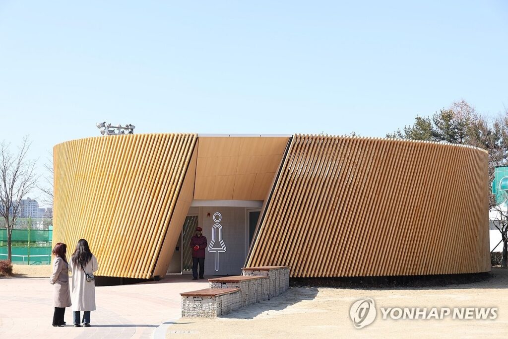 "내 세금이 왜 이런 곳에" … 하루 버티기 힘든 상황 속, 서민들은 '분통' 4 세금