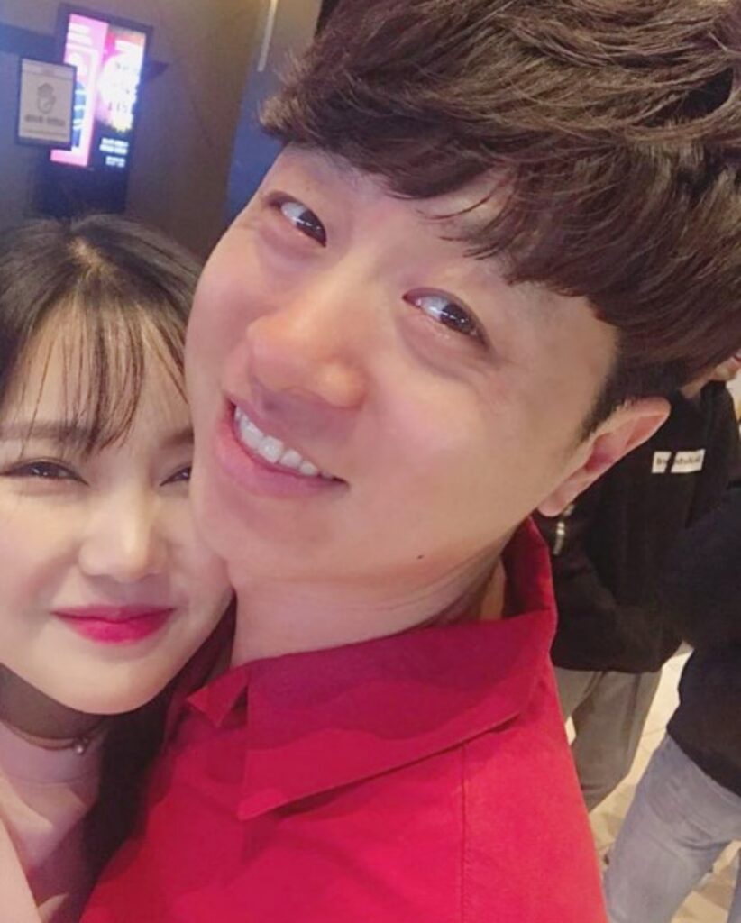 "이런 사람 또 있을까" ... 유상무, 암 투병 중에 보살펴 준 '그녀' 2 유상무