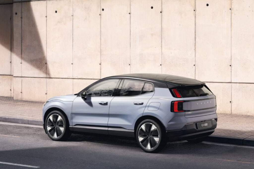 "한국에선 4000만 원대로 산다" .. 유럽 판매 1위 전기 車, '333만원 인하' 출격 2 4000만 원