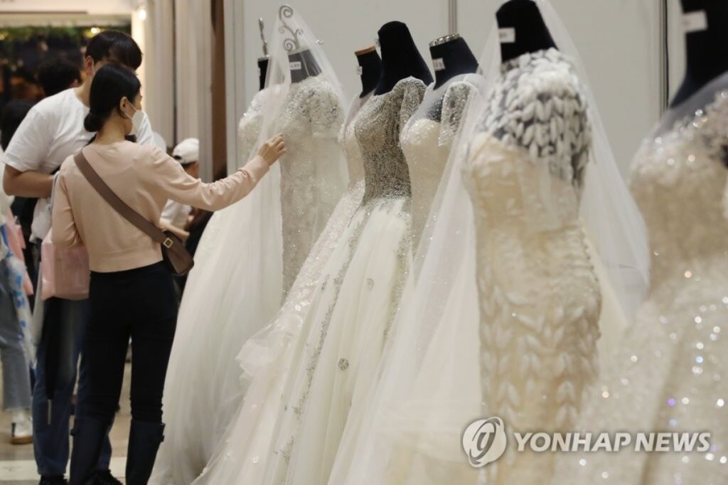 “우리 딸 결혼 어쩌나”… 속 터지는 부모들, 결국 정부까지 움직였다 3 결혼