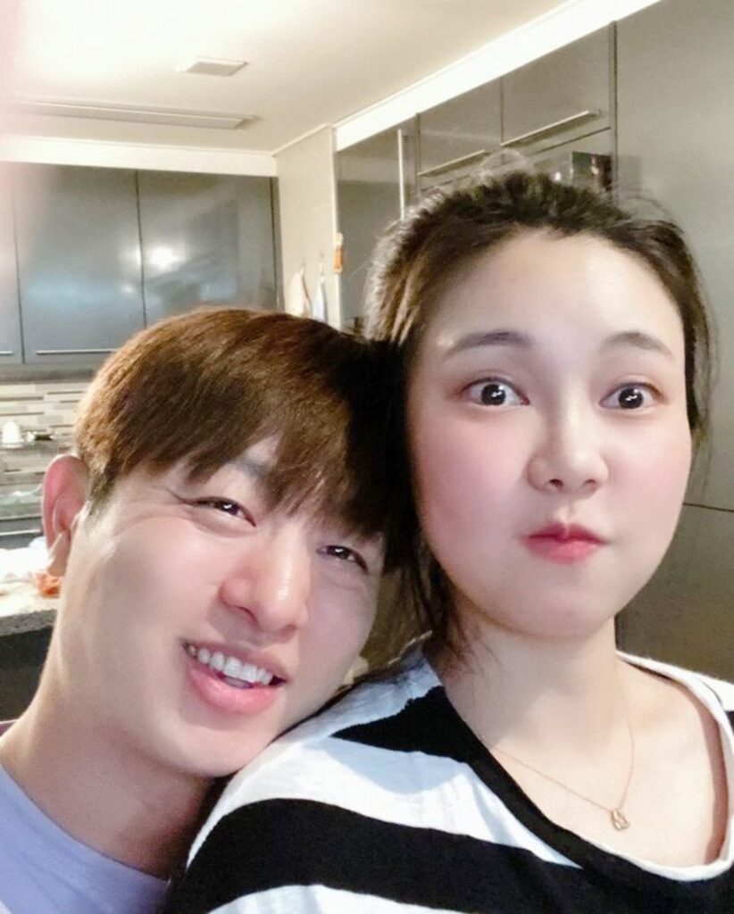 "이런 사람 또 있을까" ... 유상무, 암 투병 중에 보살펴 준 '그녀' 3 유상무