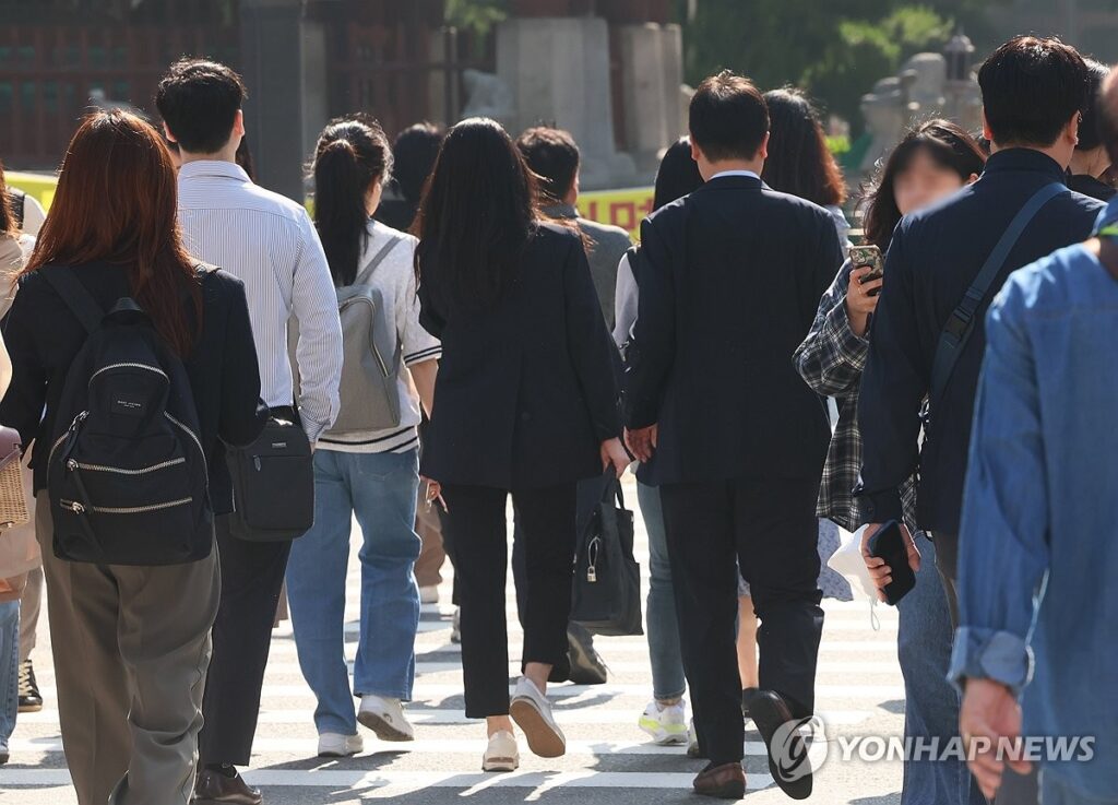 30년 일했는데 "신입보다 월급이 적다고요?"… 믿기 힘든 현실에 직장인들 '분노' 3 직장인