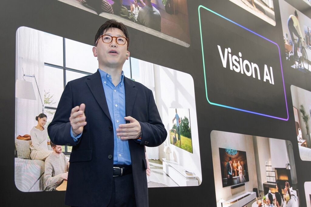 "中 저리 비켜"… 칼 갈고 나타난 삼성·LG, '19년 왕좌'가 뒤집힌다 4 삼성